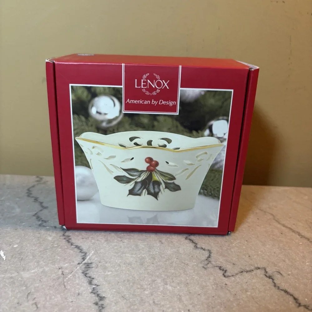 Lenox Winter Greetings Pierced Holly Design‎ Small Bowl New In Box